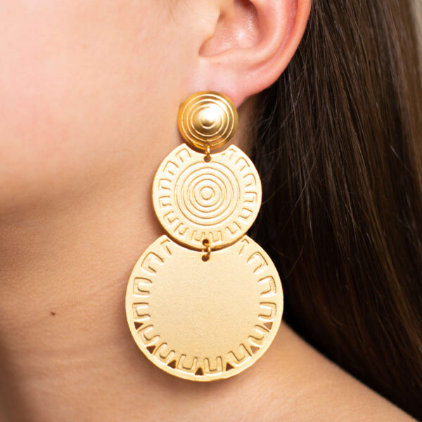 VATTEA women’s Ilama 24 karats gold plated bronze earrings, view 2