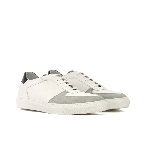 Men low top sneakers