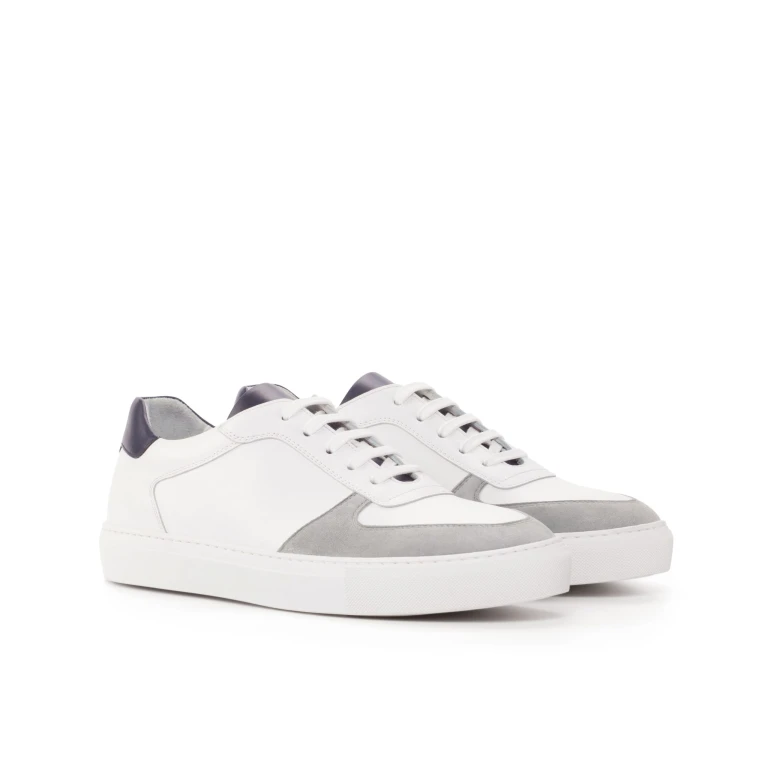 Men low top sneakers