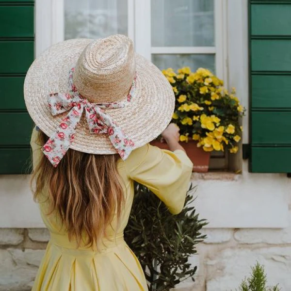 straw fedora hat