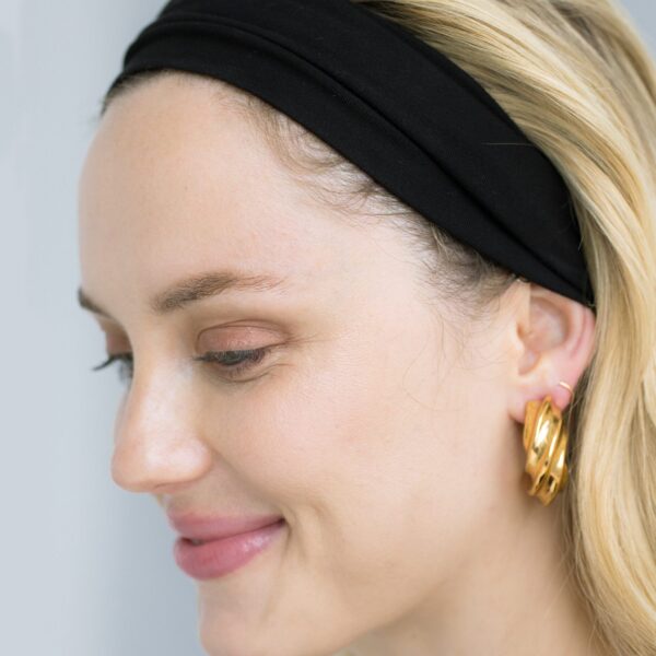 The Jersey headwrap is made by hand in New York from ultra-soft bamboo rayon jersey for a secure and comfortable fit. We recommend storing headwraps in their dust bag while not in use. Avoid contact with water