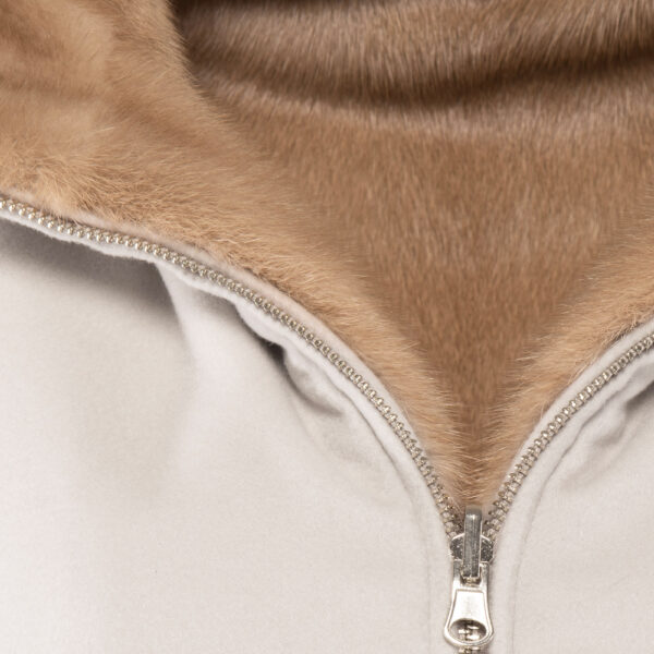 Beige Vests fur Mink