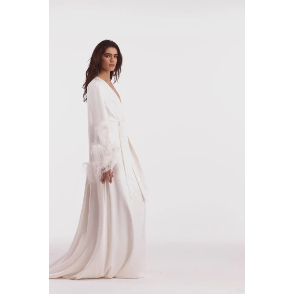 Delicate feather-trimmed satin robe - Image 7