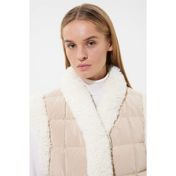 Ienki Ienki Cropped Keptar Vest Powder Ivory, view 7