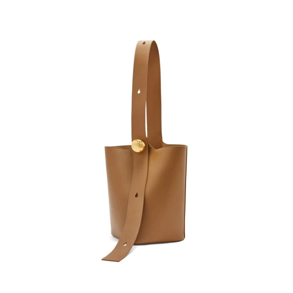 Medium Pebble Bucket bag in mellow calfskin