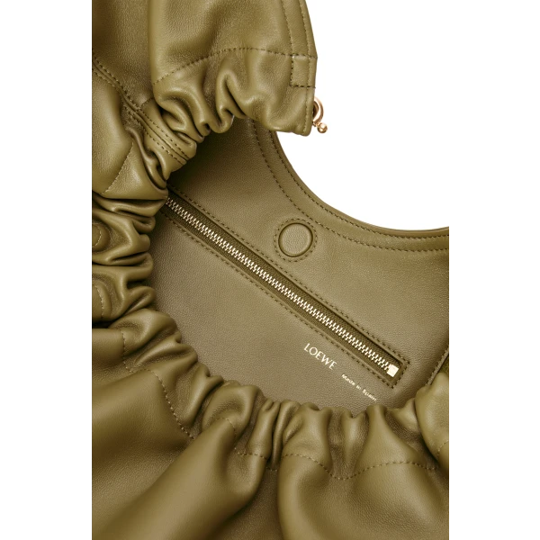 LOEWE Medium Squeeze bag in nappa lambskin, view 4