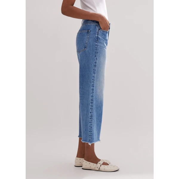 Frayed Hem Relaxed Straight Crop Jean - Image 5