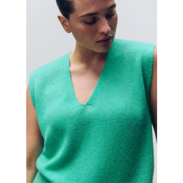 Merino Cashmere Silk V-Neck Sweater Vest - Image 5