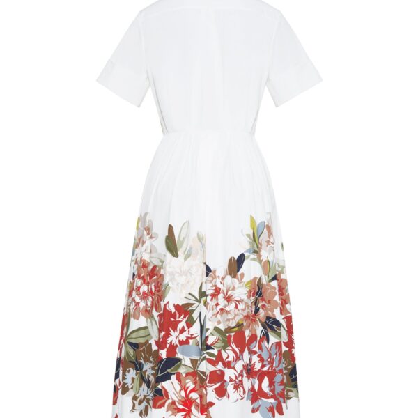 the attached waist sash can be tied at the front or back to cinch the waist.