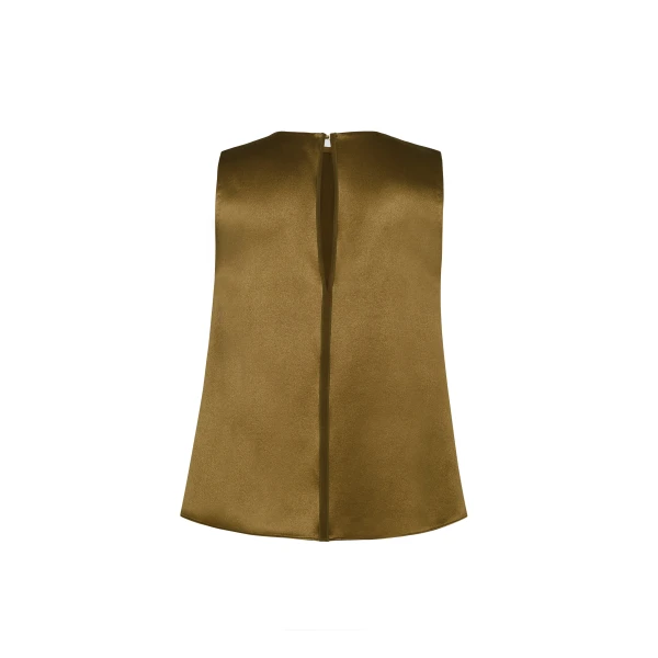 the Elias Top debuts in a fluid A-line silhouette. The soft sheen of the material