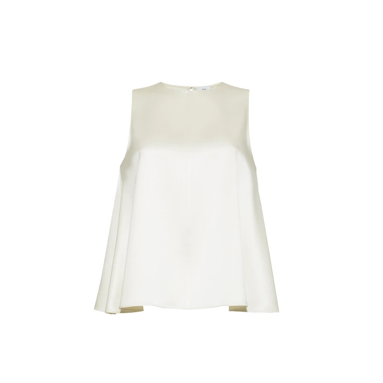 Image of model facing front– Elias Top