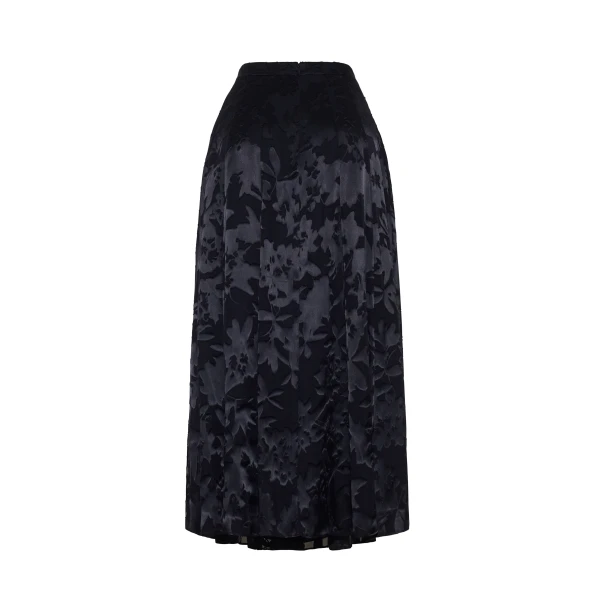 and features an intricate floral design. The classic black hue