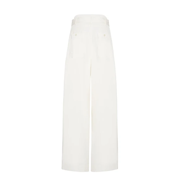 offering the perfect balance of softness and structure. Pleated fronts and a wide-leg design create an easy
