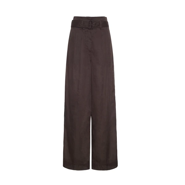 Model facing forward– Jericho Pant