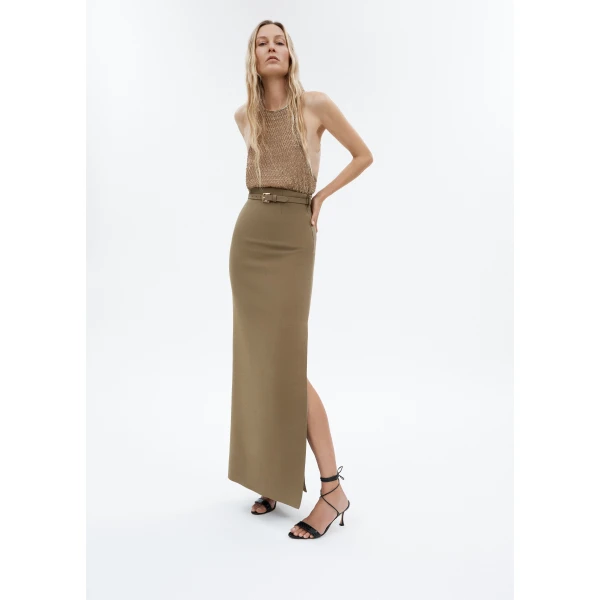 cinching the waist for a tailored fit.