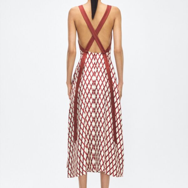 offering two distinct styling options. A belt accentuates the waist
