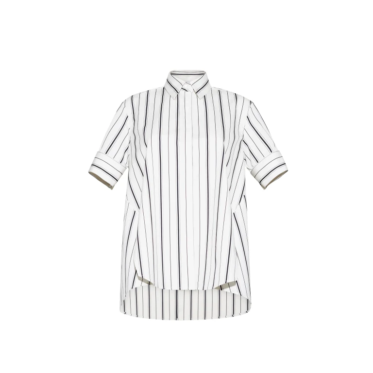 Model front facing image – Trapeze Shirt