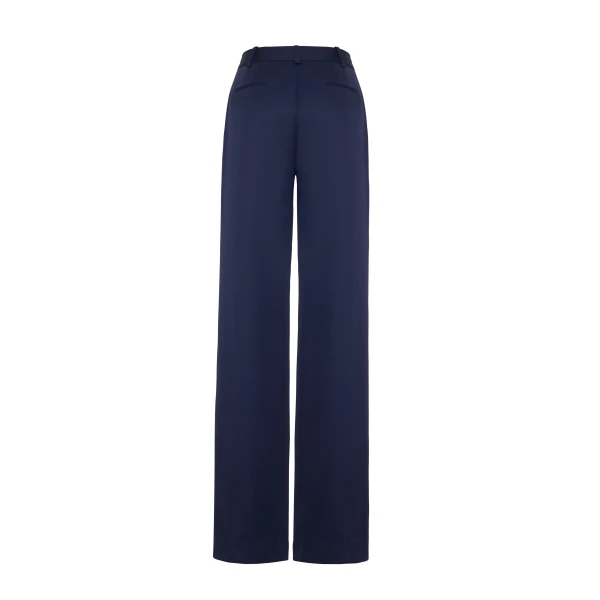 now rendered in lightweight tropical wool. Cut in a deep navy hue
