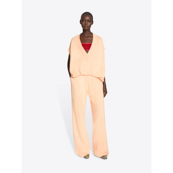 with elasticated waistband.