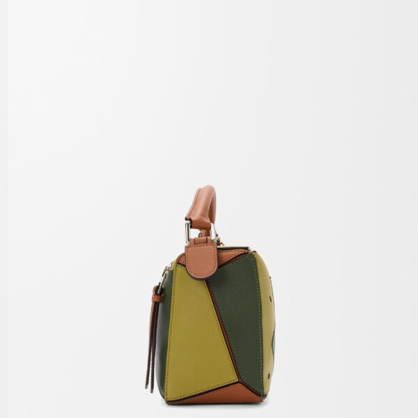 LOEWE Puzzle 10 Paula’s Ibiza Kiwi re-edition bag in classic calfskin, view 4