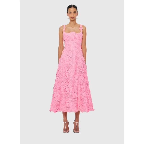 Reverse sweetheart neckline