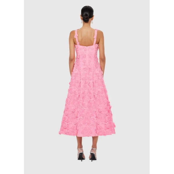 Fitted bodice & waist