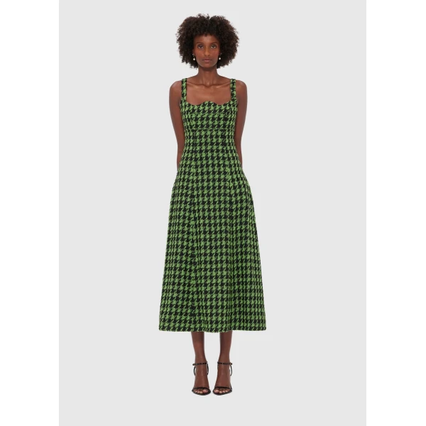 Reverse sweetheart neckline