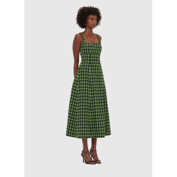 Fitted bodice & waist
