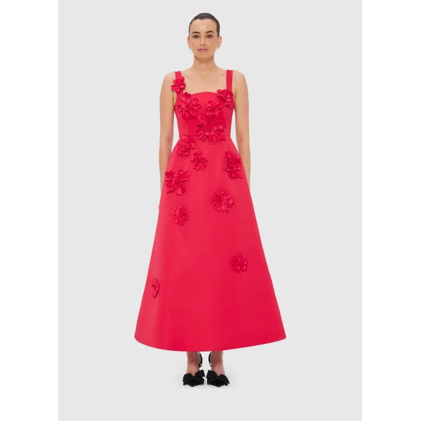 Reverse sweetheart neckline