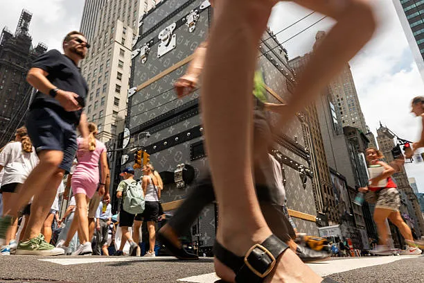 Leading competitors to Farfetch in the 2025 luxury fashion market including  Luxury Handbags and other premium platforms