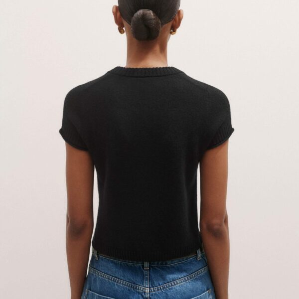 Me and Em Cashmere Shrunken Baby Tee – luxury British Black in Me and Em exclusively at Luxury Shoes 