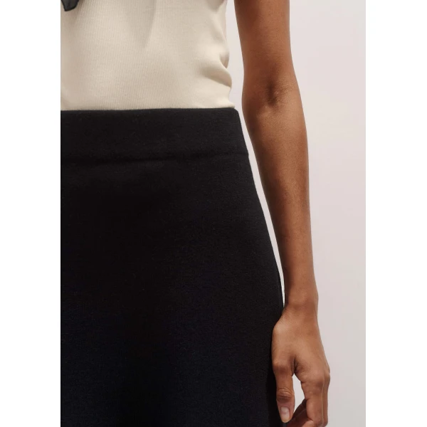 Me + Em Milano Knit Maxi Skirt – luxury British Black in Me and Em exclusively at Luxury Shoes 