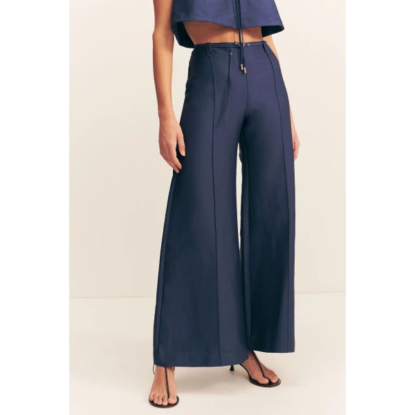 Belted pant with pintuck detail in midnight in a luxurious cotton sateen blend.