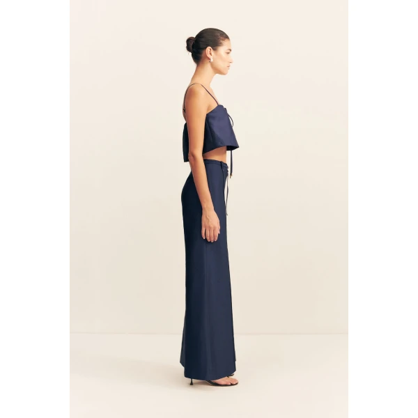 Belted pant with pintuck detail in midnight in a luxurious cotton sateen blend.