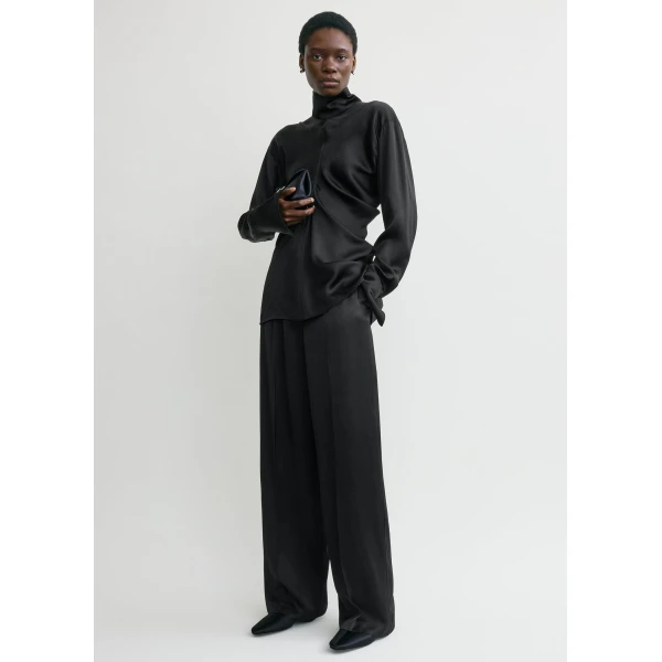 Toteme Tops with minimalist design at Luxury Shoes 