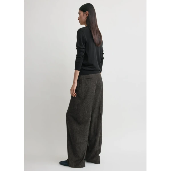 Toteme Pants with minimalist design at Luxury Shoes 