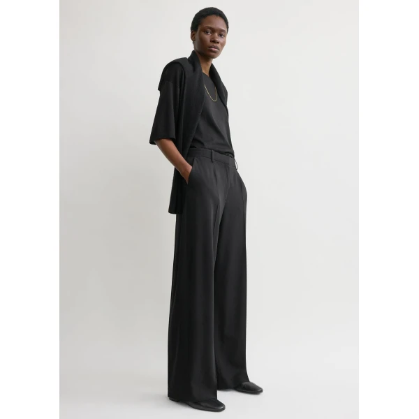 Toteme Pants with minimalist design at Luxury Shoes 