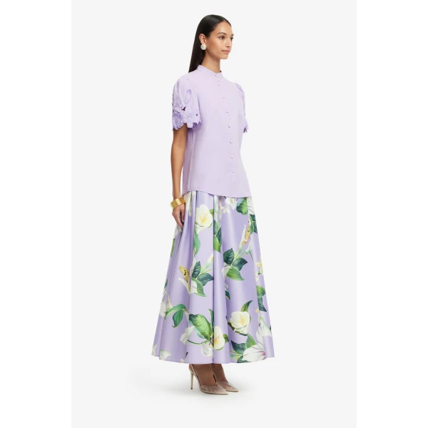 Short sleeve with appliqué detailing
