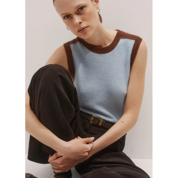 Me + Em Contrast Knit Vest – luxury British Brown in Me and Em exclusively at Luxury Shoes 
