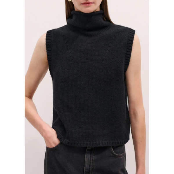 Me + Em Crop Sweater Vest – luxury British Black in Me and Em exclusively at Luxury Shoes 