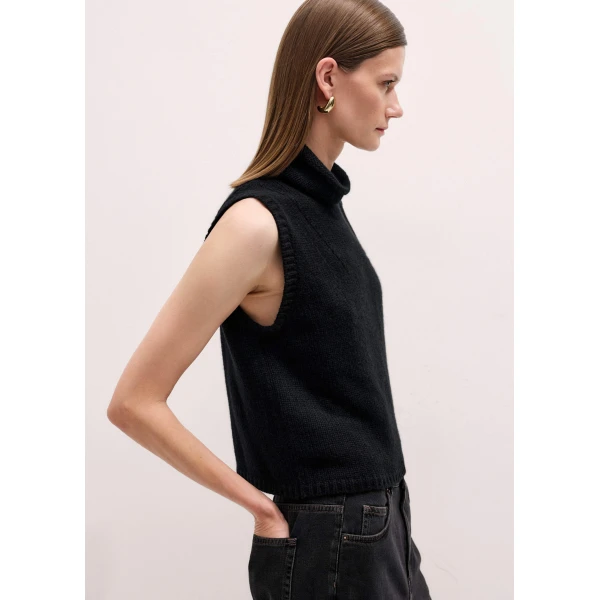 Me and Em Crop Sweater Vest – luxury British Black in Me and Em exclusively at Luxury Shoes 