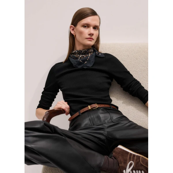 Me + Em Perfect Basic Top – luxury British Black in Me and Em exclusively at Luxury Shoes 