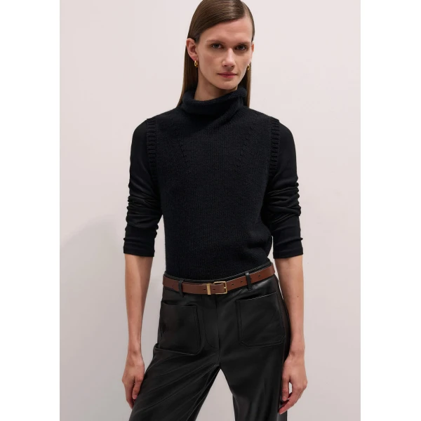 Me + Em Perfect Basic Top – luxury British Black in Me and Em exclusively at Luxury Shoes 