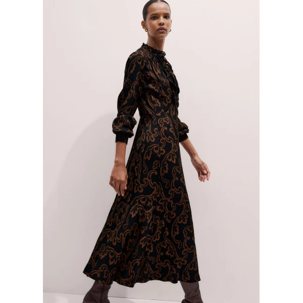 Me + Em Signature Maxi Dress – luxury British Black in Me and Em exclusively at Luxury Shoes 