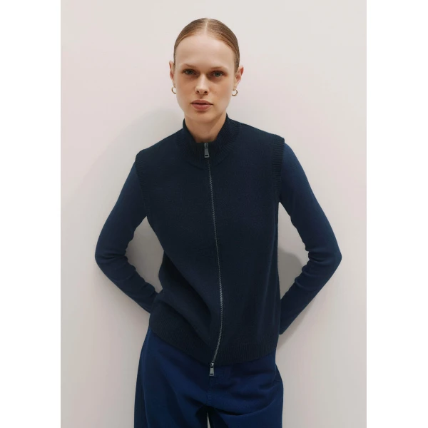 Me + Em Two-Way Zip Knit Vest – luxury British Blue in Me and Em exclusively at Luxury Shoes 