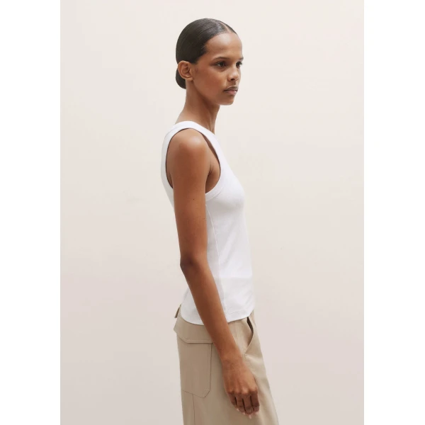 Me + Em Ultimate Crew Neck Vest – luxury British White in Me and Em exclusively at Luxury Shoes 