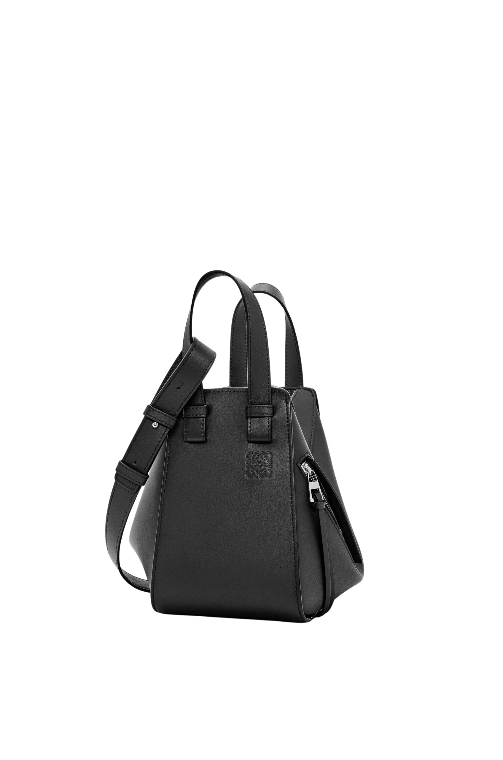 LOEWE-Compact-Hammock-Bag-In-Classic-Calfskin-2025-coveti-4-scaled32395_nobg coveti