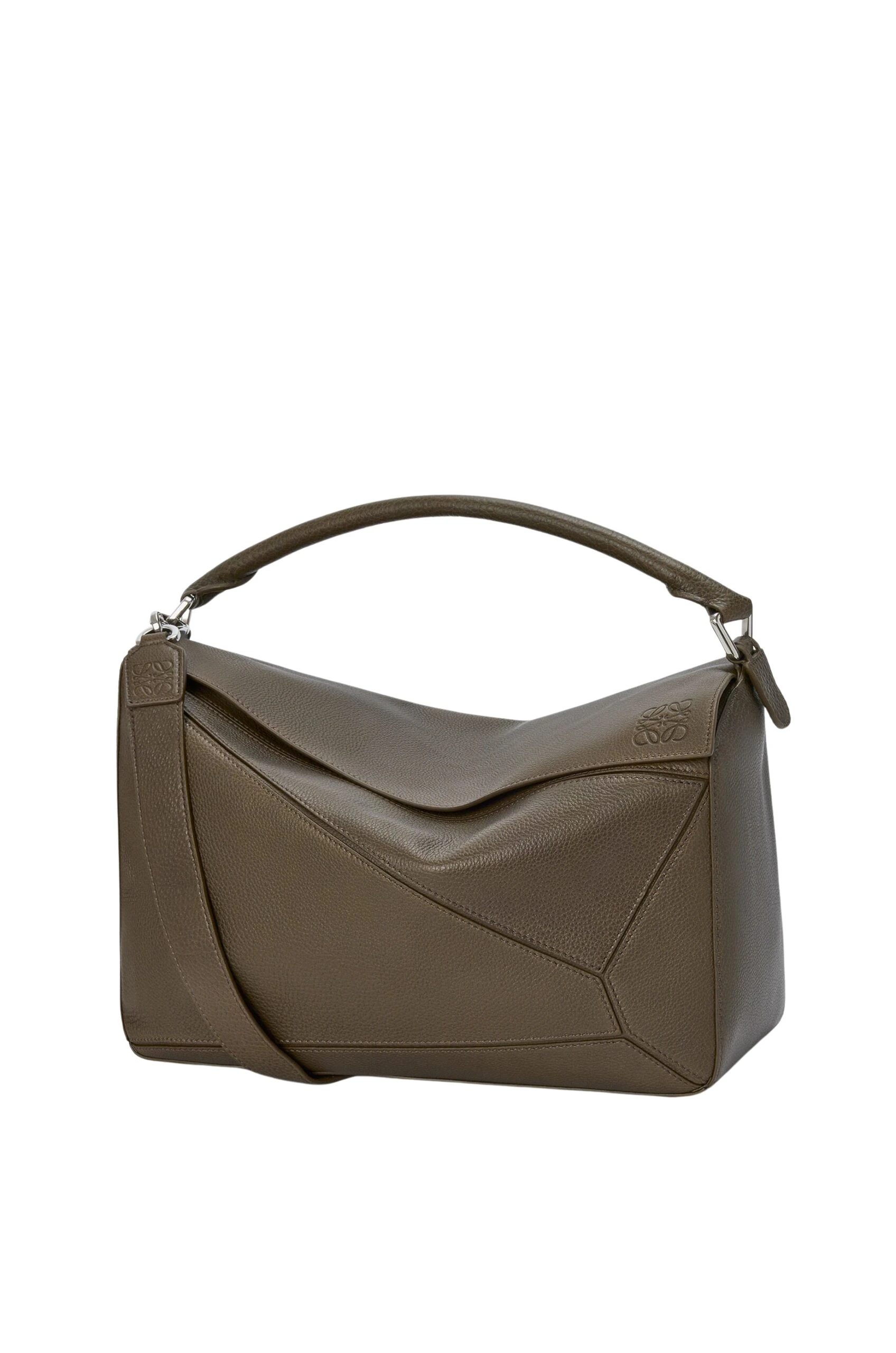 LOEWE-Large-Puzzle-Bag-In-Supple-Grained-Calfskin-2025-coveti-4-scaled46950_nobg coveti