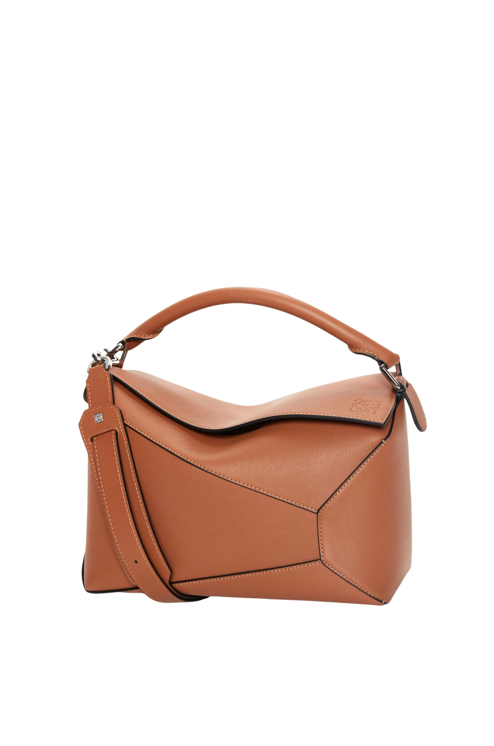 LOEWE-Medium-Puzzle-Edge-Bag-In-Classic-Calfskin-2025-coveti-4-scaled35479_nobg coveti