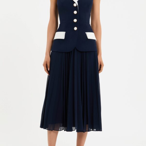 tailored from bonded crepe. Its contrasting halter neckline and sleek lapel sculpt a sophisticated silhouette